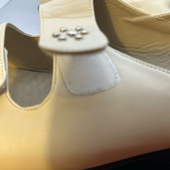 Brand new comfort, well sandals . Beautiful light tan. New without tags. 11 wide - Picture 11 of 12